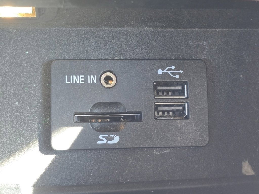 Used 2015 Ford F150 Lariat w/ Equipment Group 502A Luxury image 4