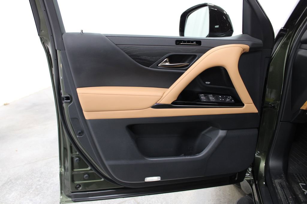 Used 2025 Lexus LX 700h Luxury image 22