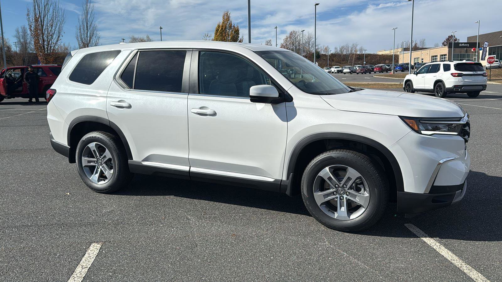 New 2025 Honda Pilot EX-L image 3