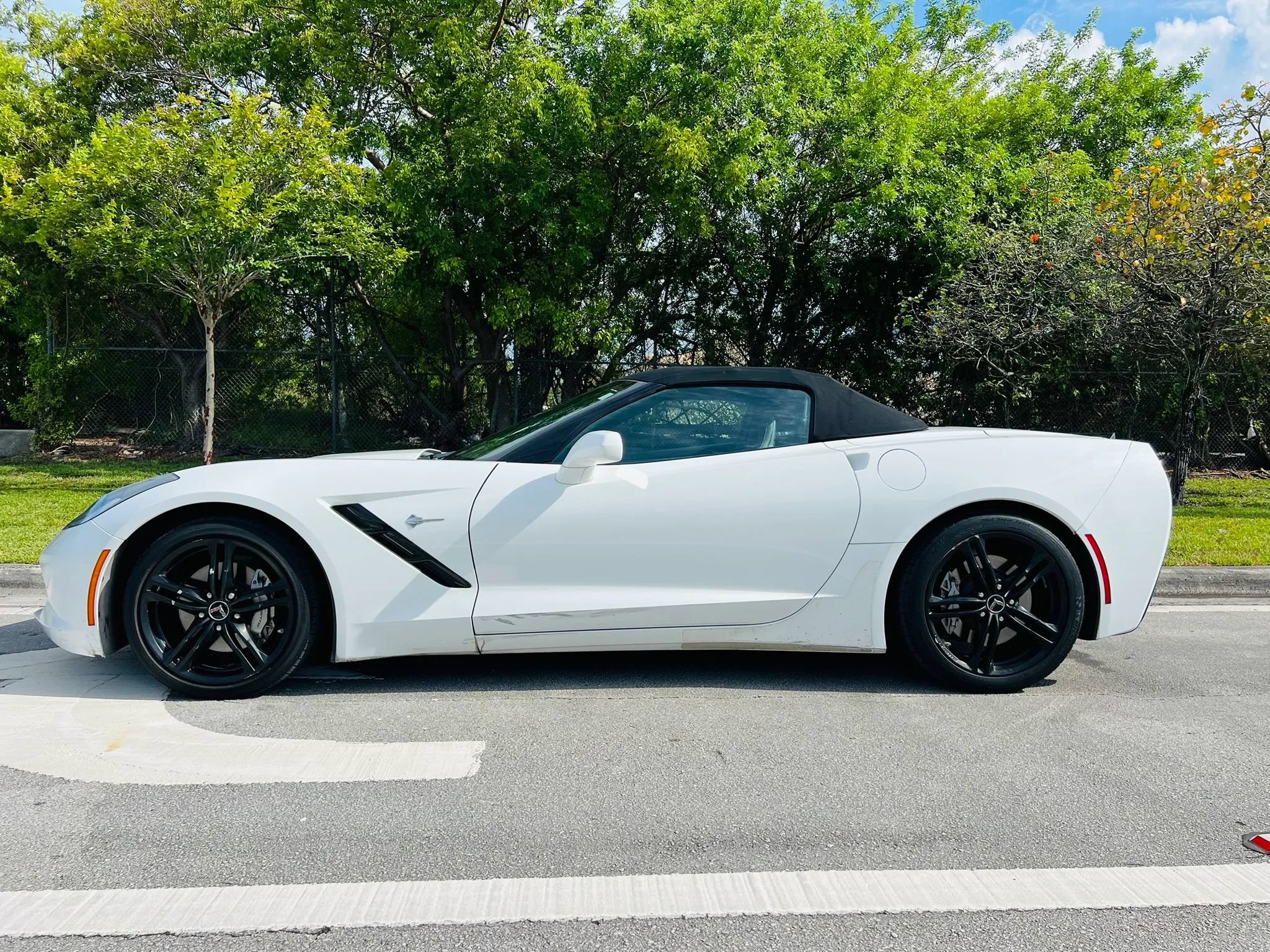 Used 2017 Chevrolet Corvette Stingray Convertible w/ 2LT Preferred Equipment Group RWD image 2