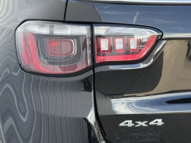 Used 2023 Jeep Compass Latitude AWD/4WD image 6