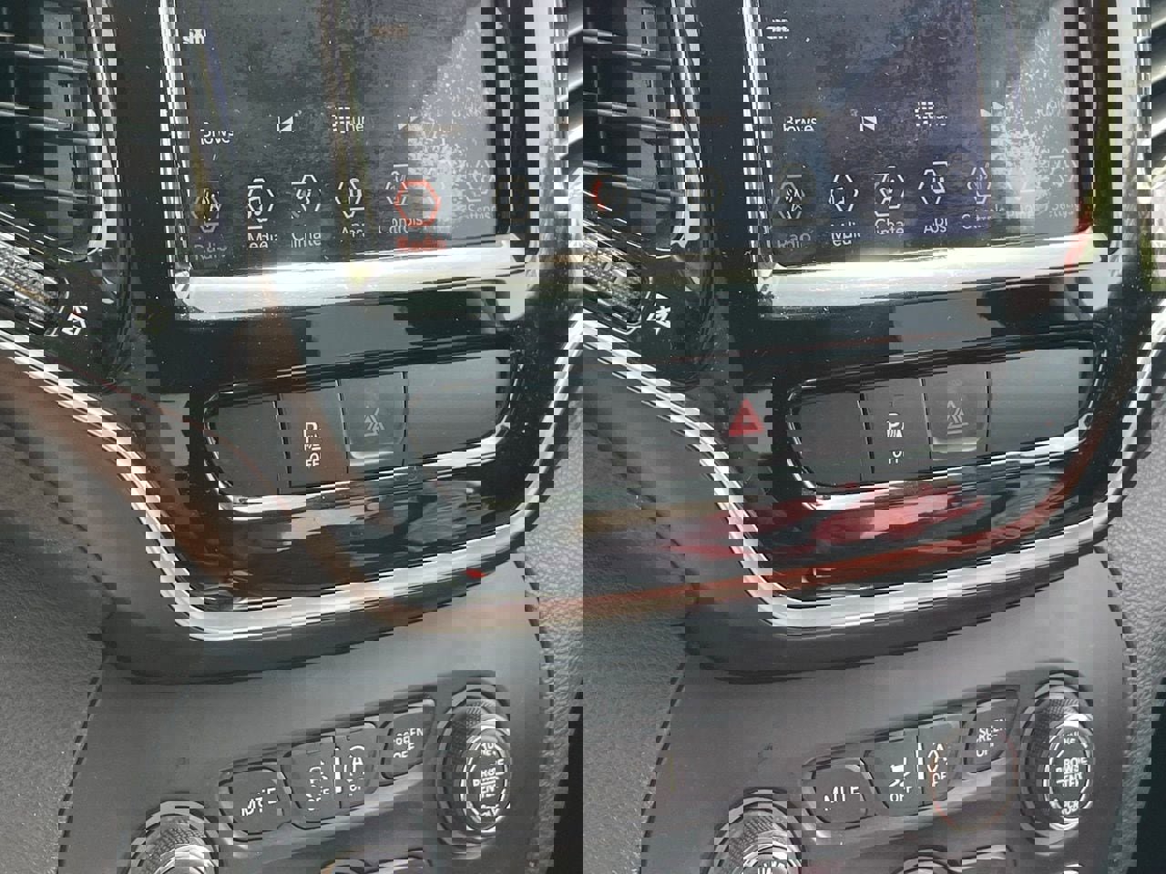 Used 2019 Jeep Cherokee Limited image 12