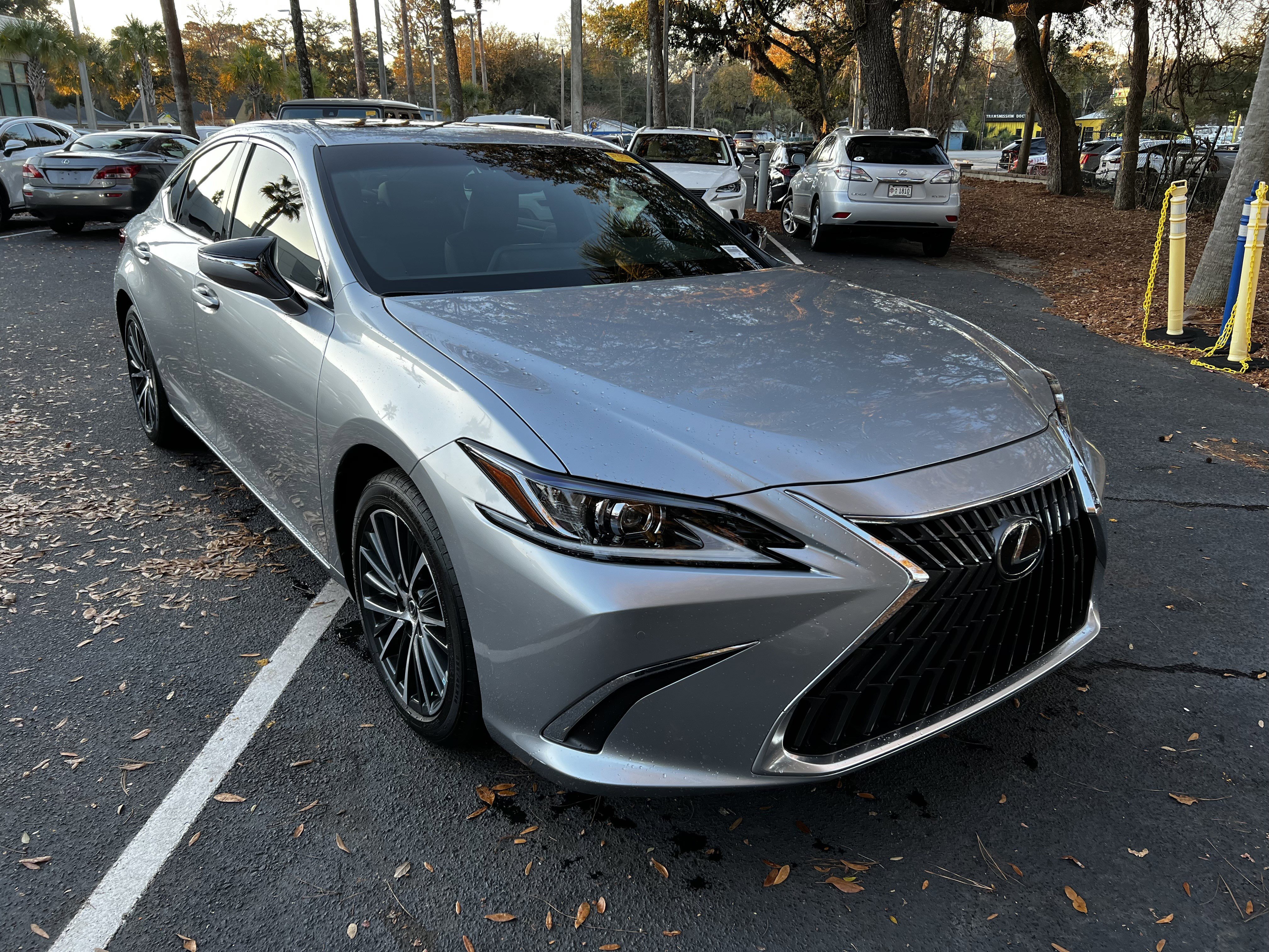 Used 2024 Lexus ES 350 w/ Premium Package image 2