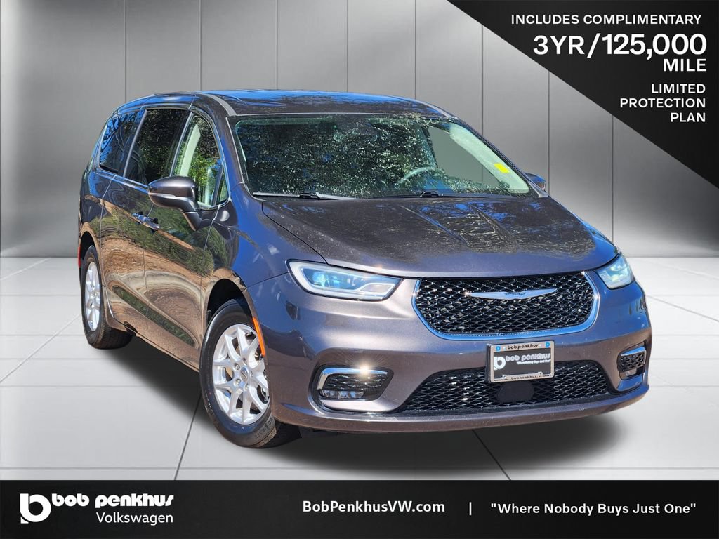 Used 2023 Chrysler Pacifica Touring-L FWD image 1