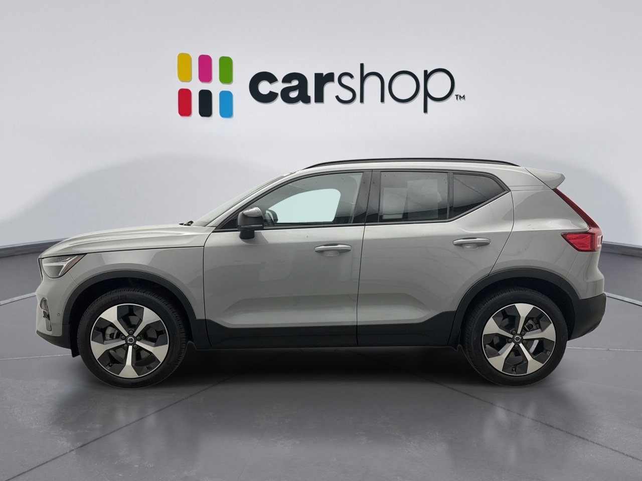 Used 2025 Volvo XC40 B5 Plus AWD/4WD image 2