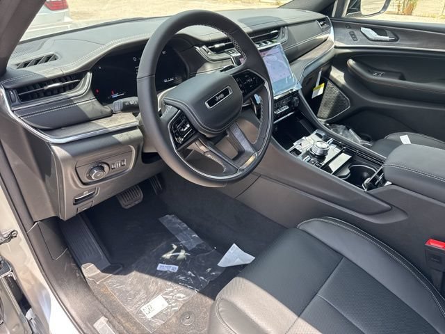New 2025 Jeep Grand Cherokee Overland w/ Luxury Tech Group IV AWD/4WD image 14
