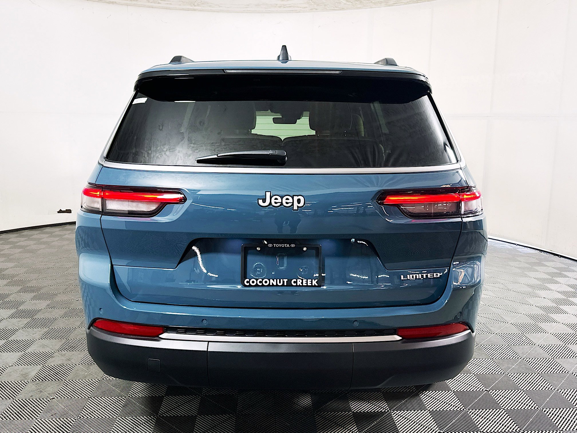 Used 2026 Jeep Grand Cherokee L Limited RWD image 4