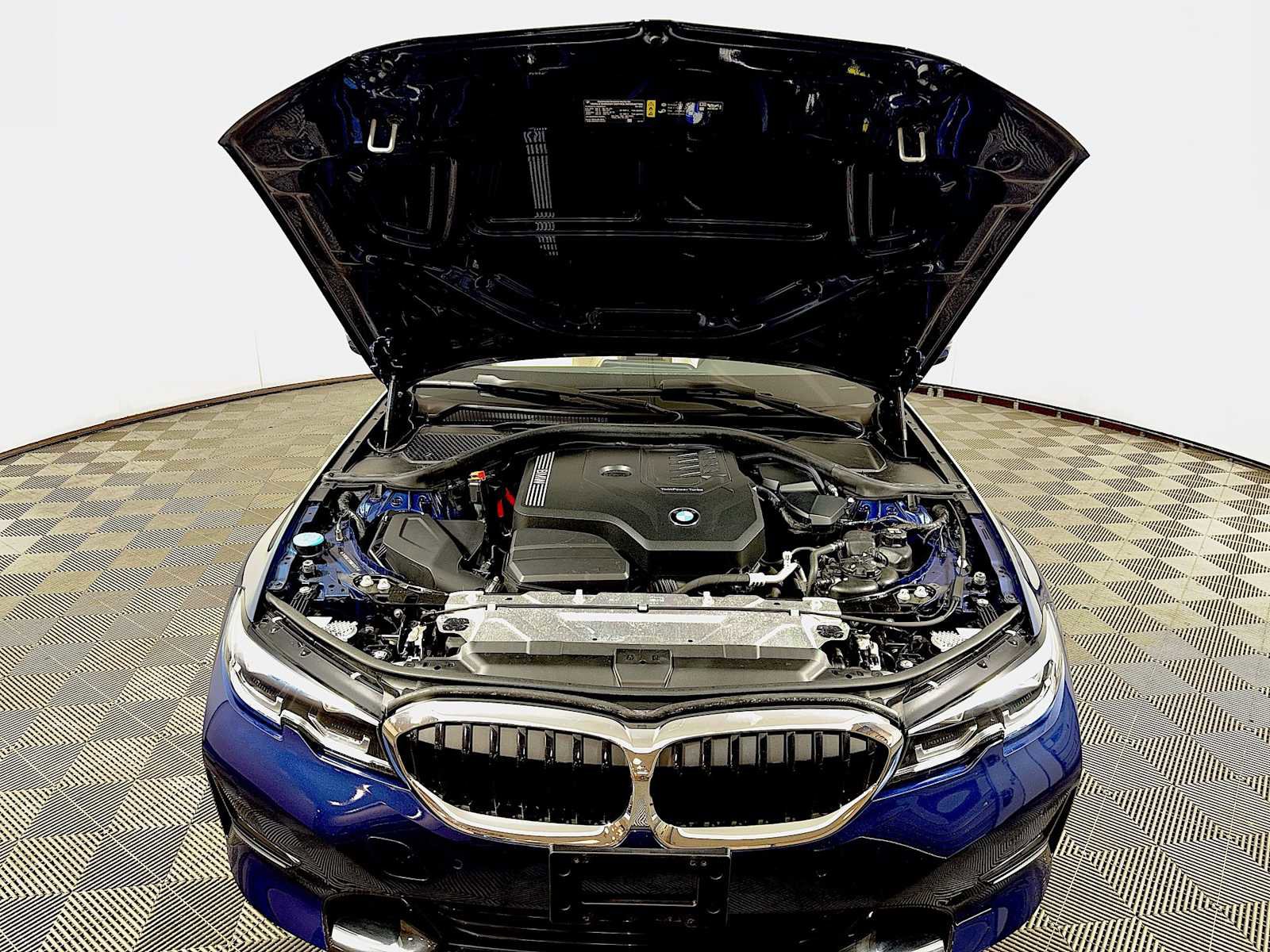 Certified 2022 BMW 330i xDrive Sedan w/ Driving Assistance Package AWD/4WD image 33