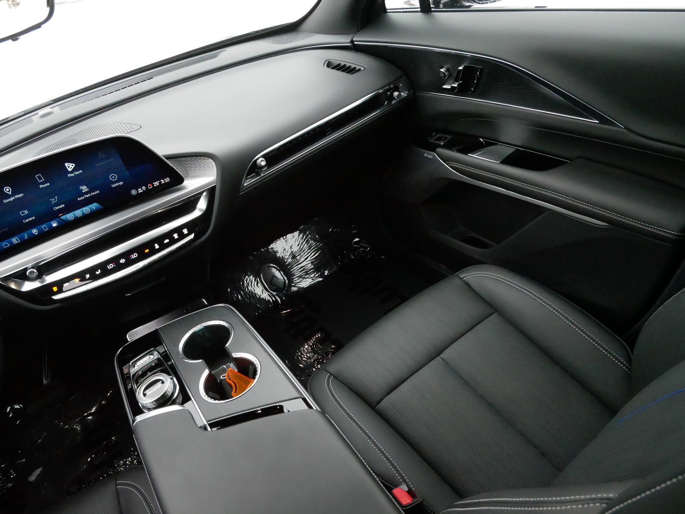 Certified 2024 Cadillac Lyriq Luxury w/ LPO, Floor Liner Package image 11