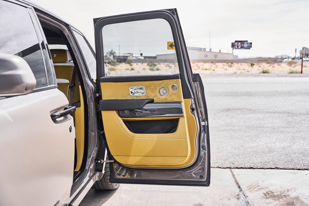 Used 2026 Rolls-Royce Cullinan Black Badge image 30