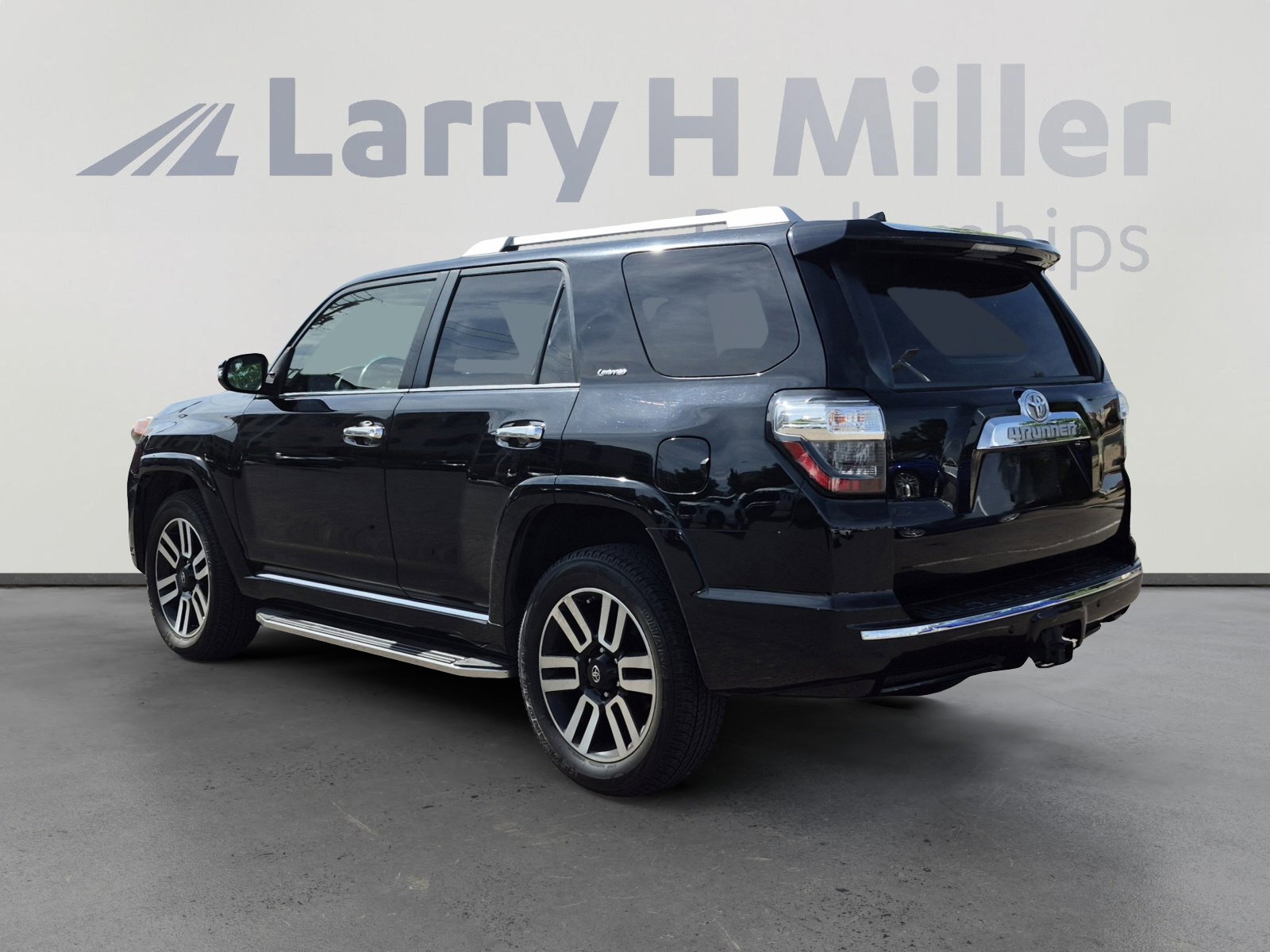 Used 2018 Toyota 4Runner Limited AWD/4WD image 3
