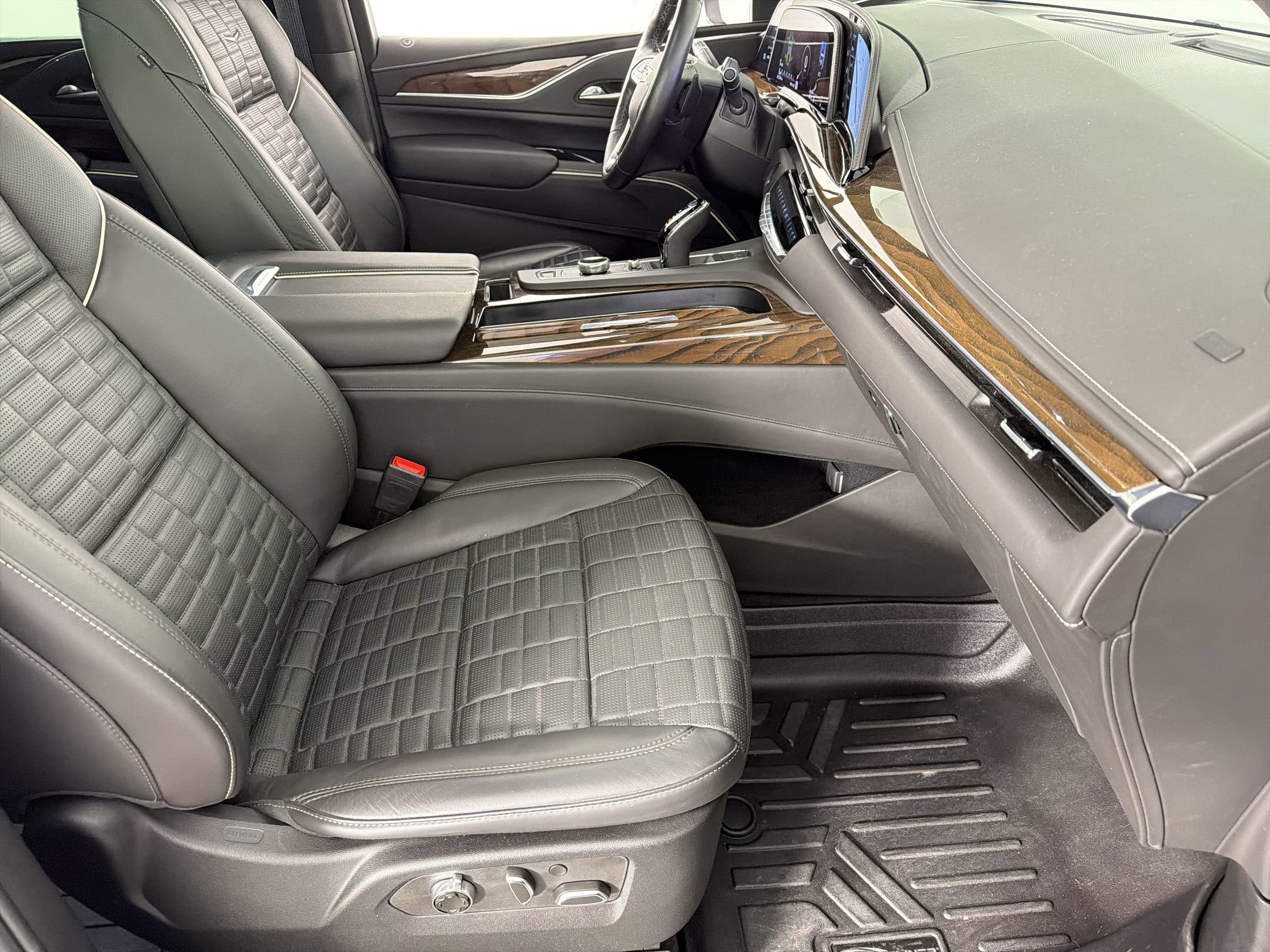 Used 2023 Cadillac Escalade Sport Platinum w/ Heavy-Duty Trailer Package image 30