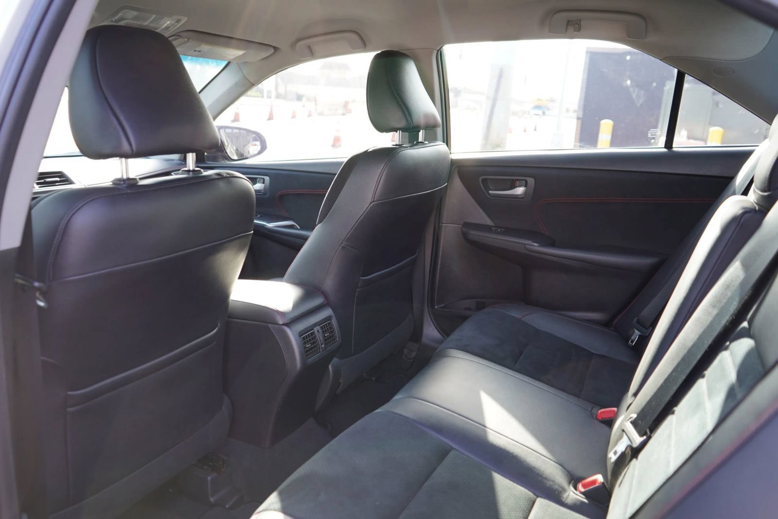 Used 2016 Toyota Camry XSE FWD image 15
