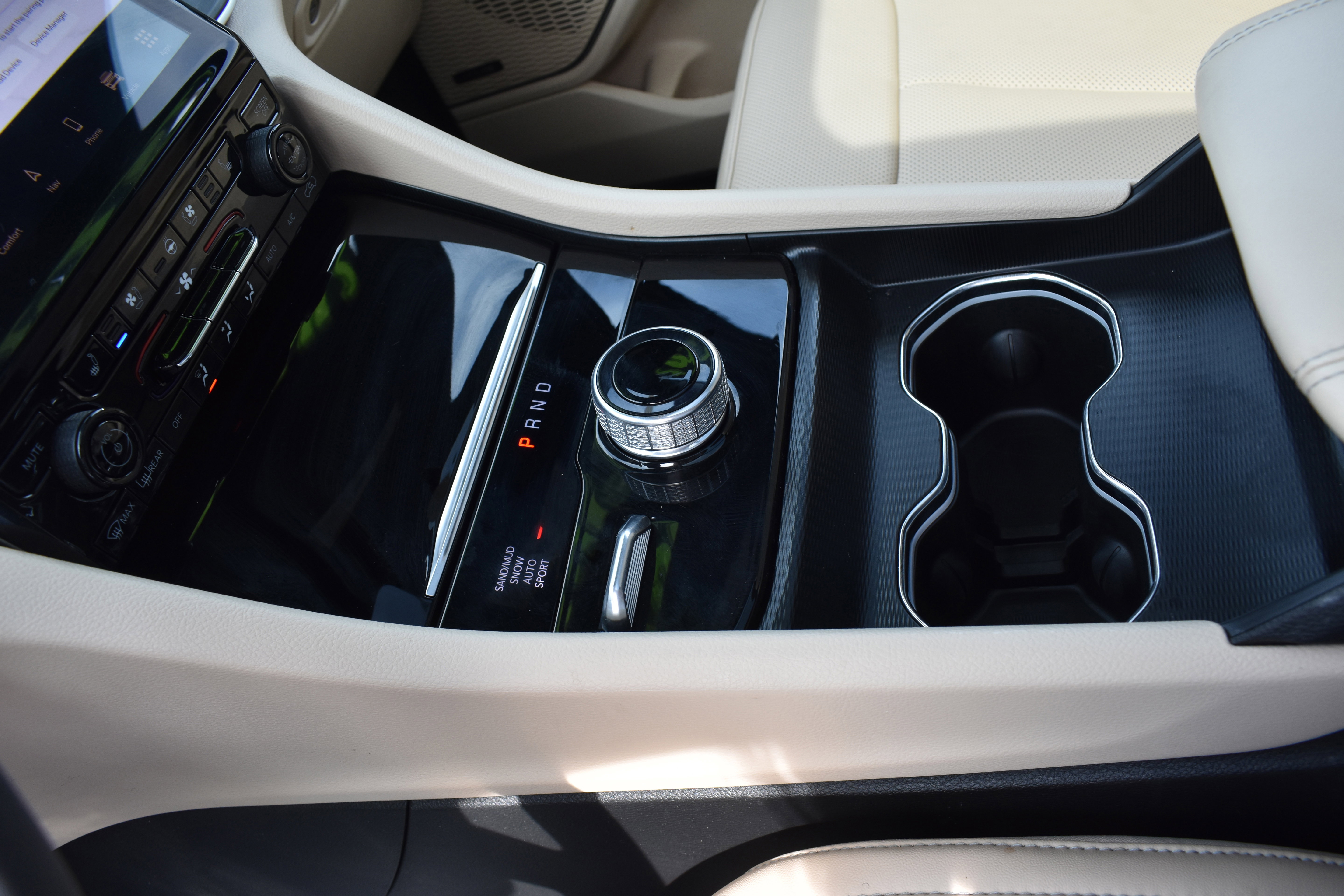 Used 2025 Jeep Grand Cherokee Limited w/ Luxury Tech Group II image 22