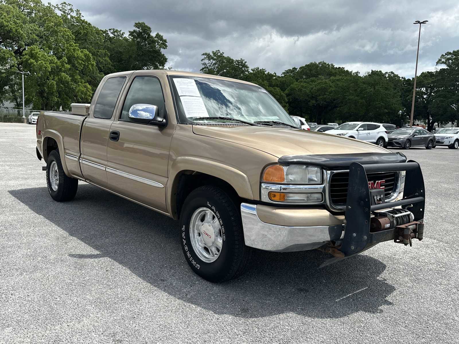 Used 2001 GMC Sierra 1500 SLE w/ Convenience Plus Group AWD/4WD image 2