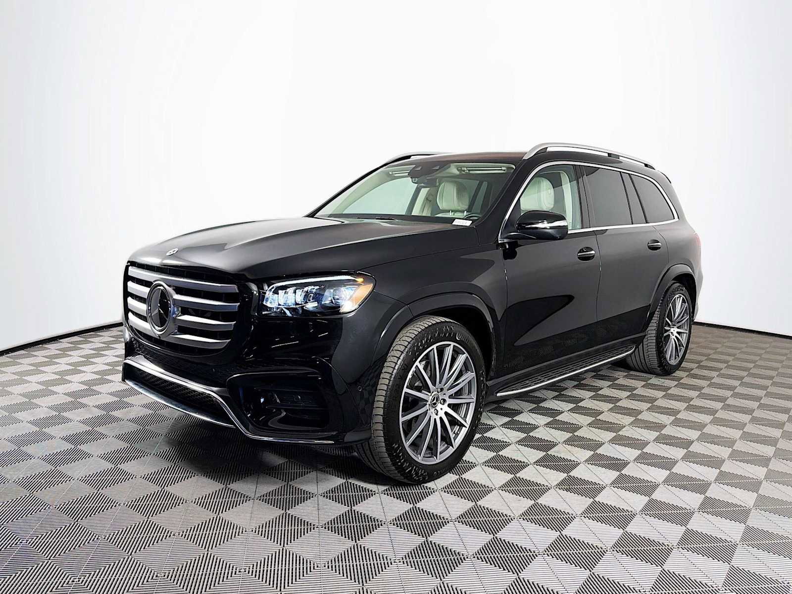 Used 2024 Mercedes-Benz GLS 580 4MATIC image 1