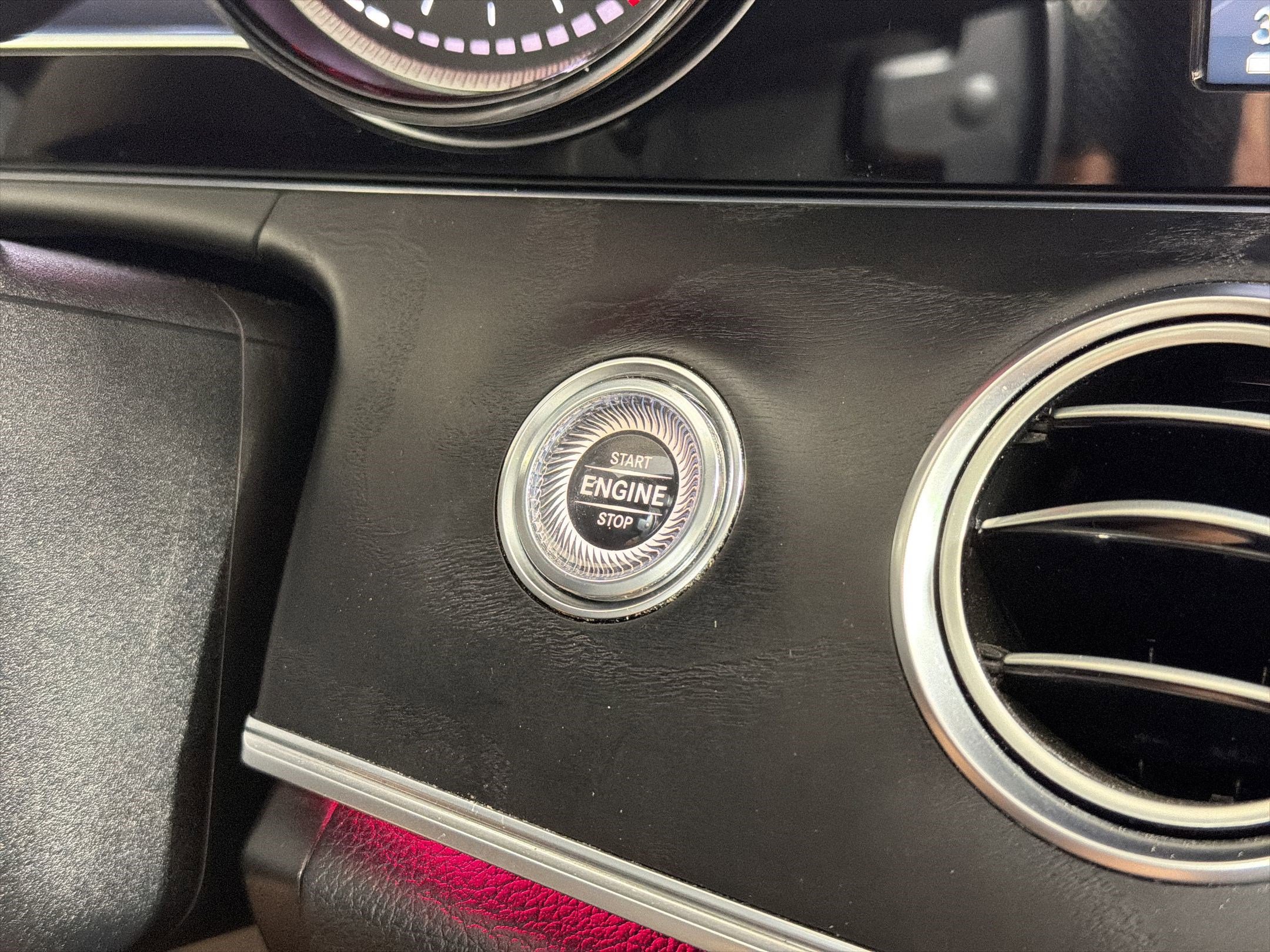 Used 2017 Mercedes-Benz E 300 4MATIC image 27