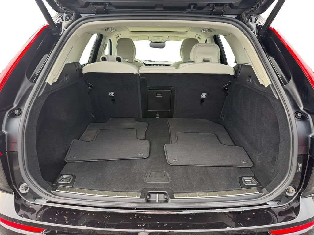 Certified 2024 Volvo XC60 B5 Plus w/ Climate Package AWD/4WD image 11