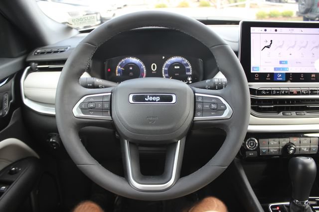 Used 2025 Jeep Compass Limited w/ Elite Group AWD/4WD image 14