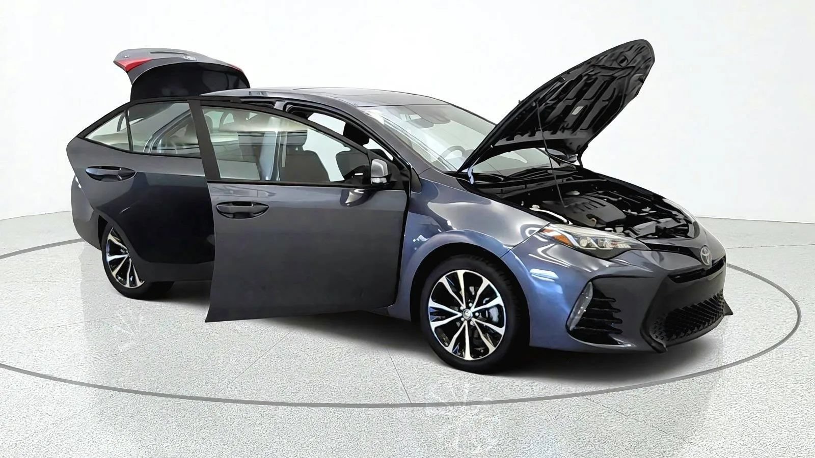 Used 2018 Toyota Corolla SE w/ SE Premium Package FWD image 11