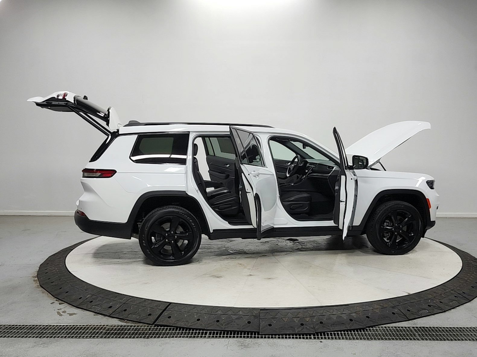 Used 2024 Jeep Grand Cherokee L Laredo AWD/4WD image 16