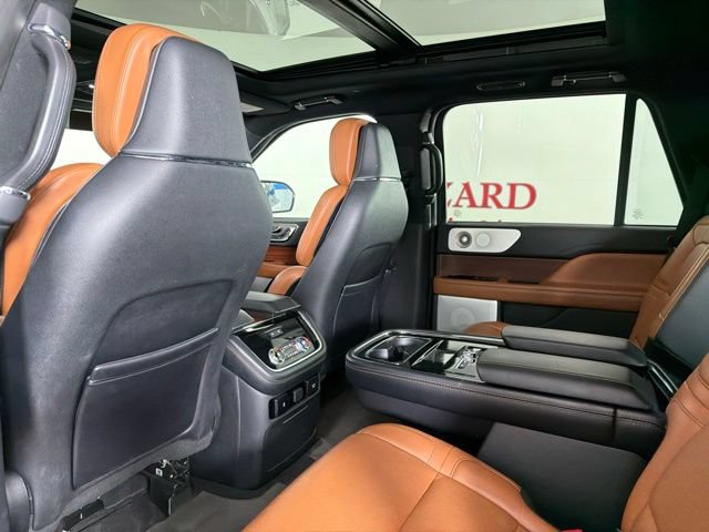 Certified 2021 Lincoln Navigator Reserve w/ Luxury Package AWD/4WD image 14