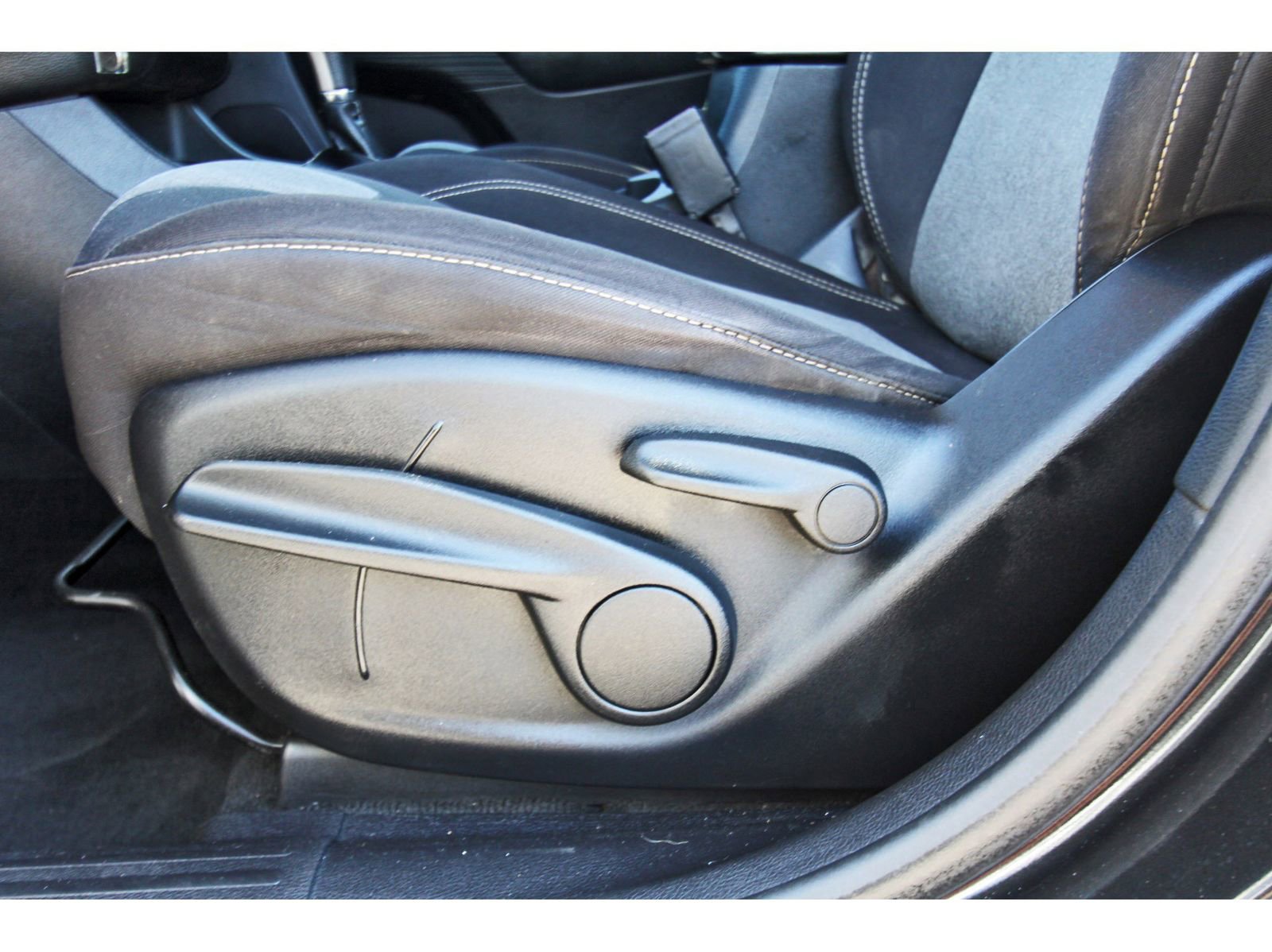 Used 2016 Jeep Cherokee Sport image 29