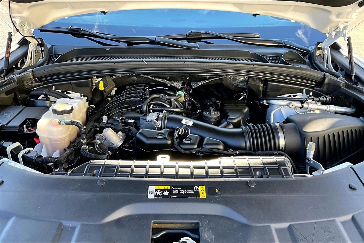 Used 2023 Jeep Grand Cherokee Limited image 36