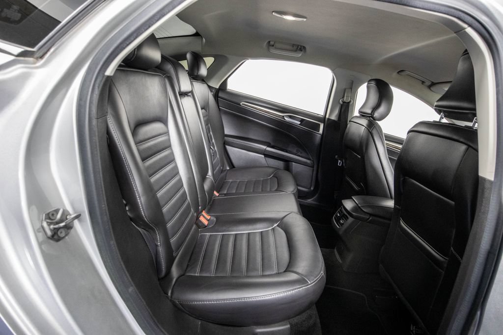 Used 2015 Ford Fusion SE w/ Equipment Group 202A FWD image 11