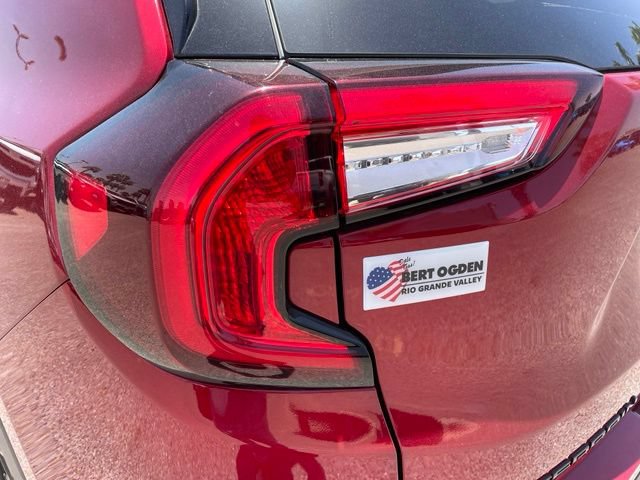 Used 2024 GMC Terrain SLE w/ Driver Convenience Package FWD image 7
