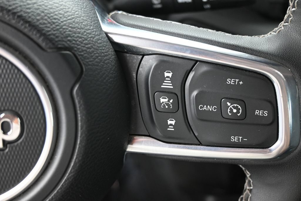 Used 2025 Jeep Wrangler Unlimited Sahara AWD/4WD image 40