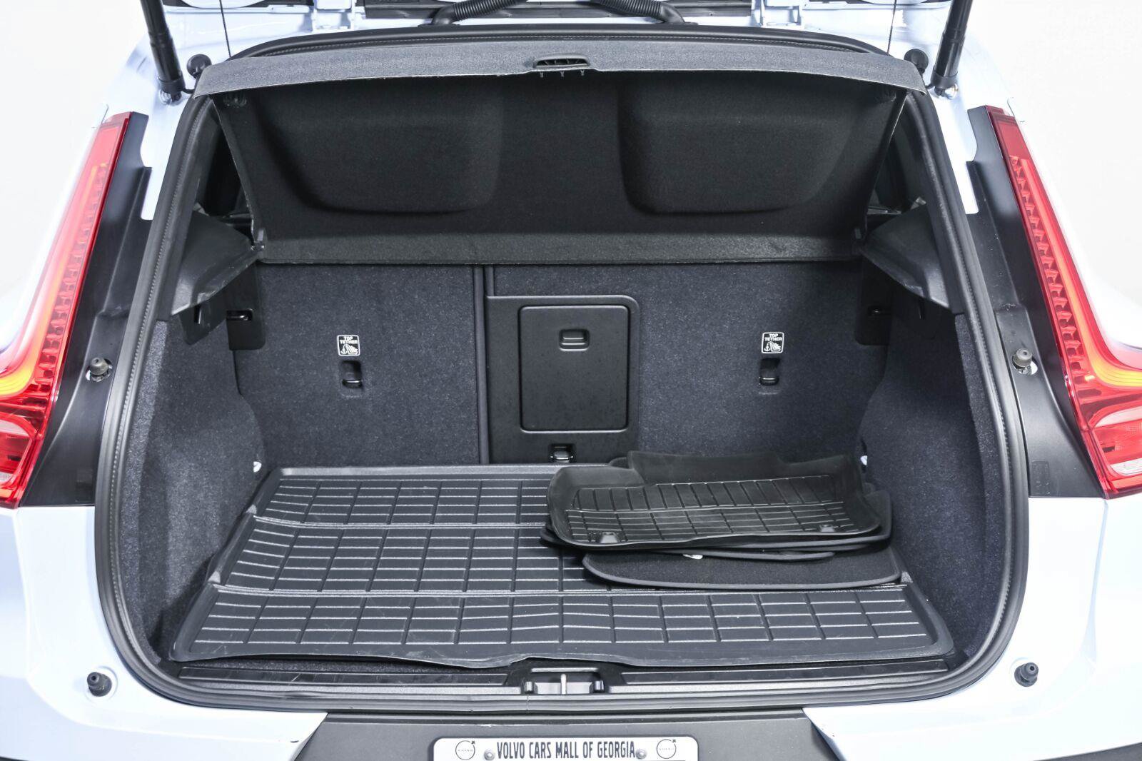 Certified 2026 Volvo XC40 B5 Plus AWD/4WD image 29