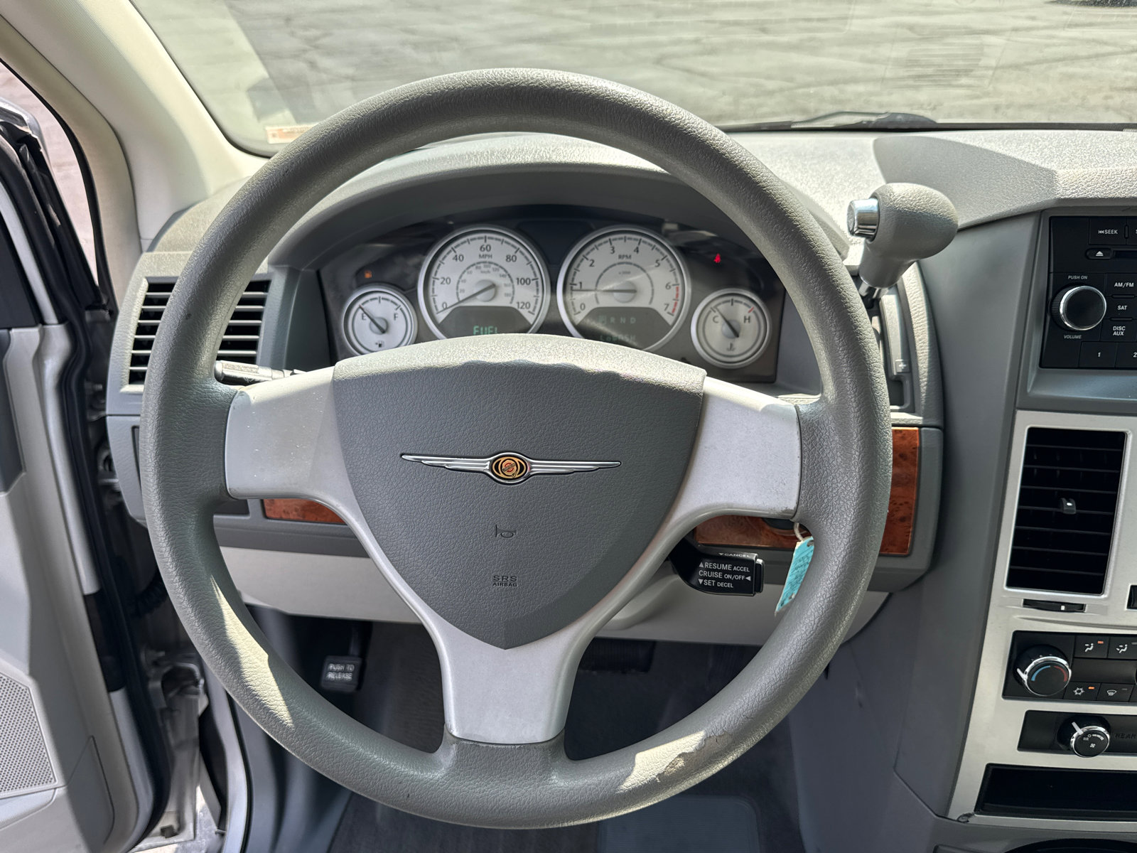 Used 2009 Chrysler Town & Country LX image 15