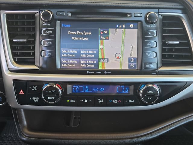 Used 2019 Toyota Highlander XLE AWD/4WD image 11