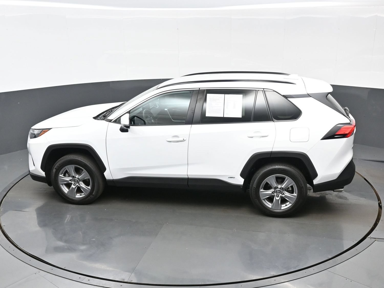 Used 2022 Toyota RAV4 XLE AWD/4WD image 37