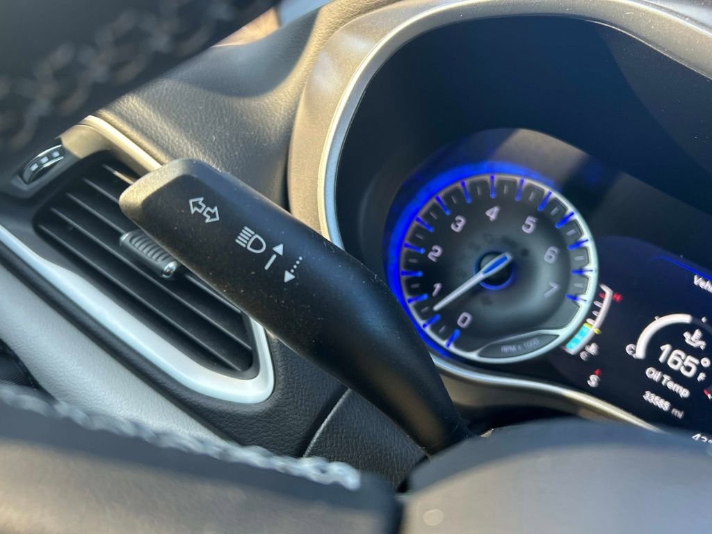 Used 2024 Chrysler Pacifica Touring-L image 26