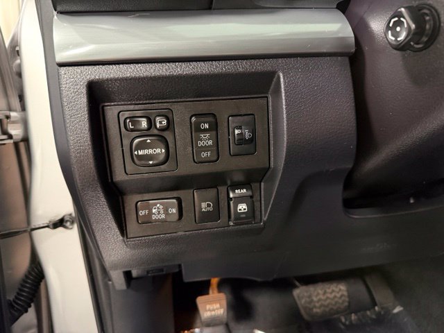 Used 2018 Toyota Tundra Platinum AWD/4WD image 16