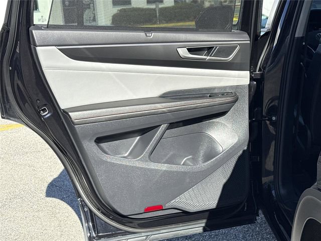 Used 2025 Volkswagen Atlas Peak Edition SE image 10