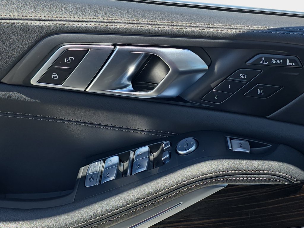 Used 2024 BMW X7 xDrive40i w/ Premium Package AWD/4WD image 33