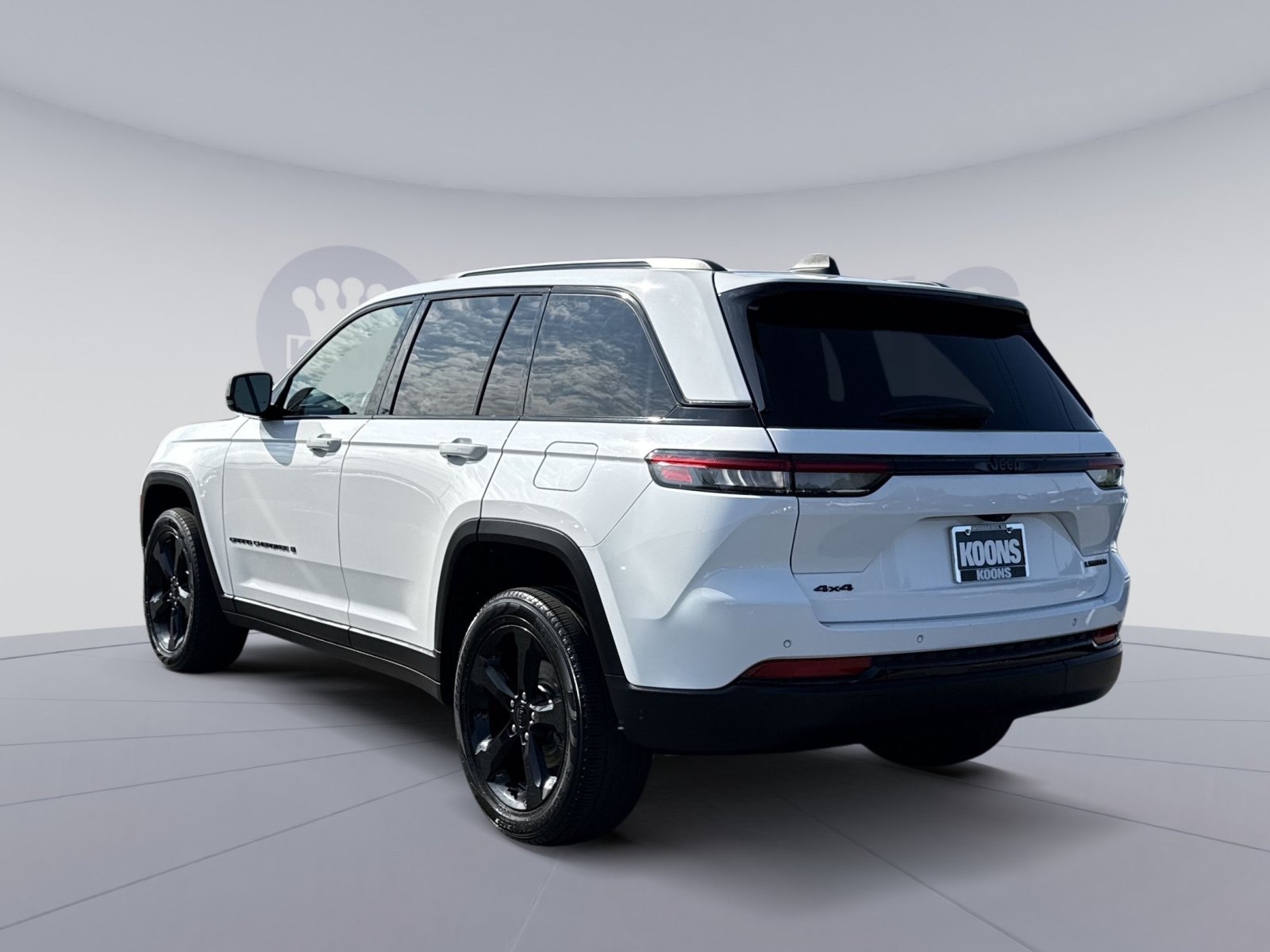Used 2024 Jeep Grand Cherokee Limited w/ Black Appearance Package AWD/4WD image 4
