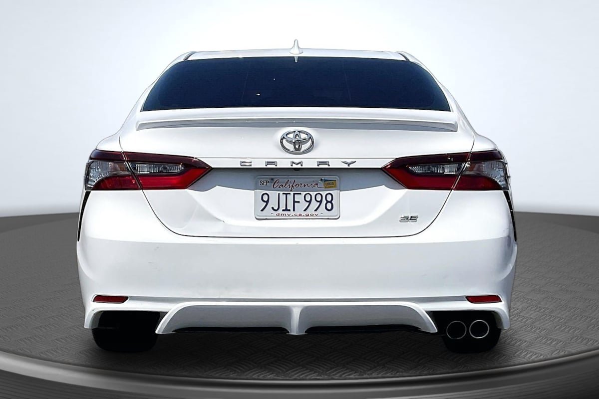 Used 2021 Toyota Camry SE FWD image 4