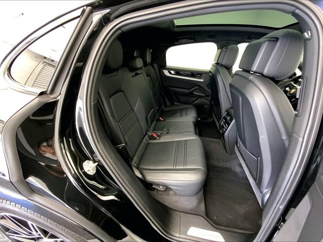 Used 2025 Porsche Cayenne S AWD/4WD image 22