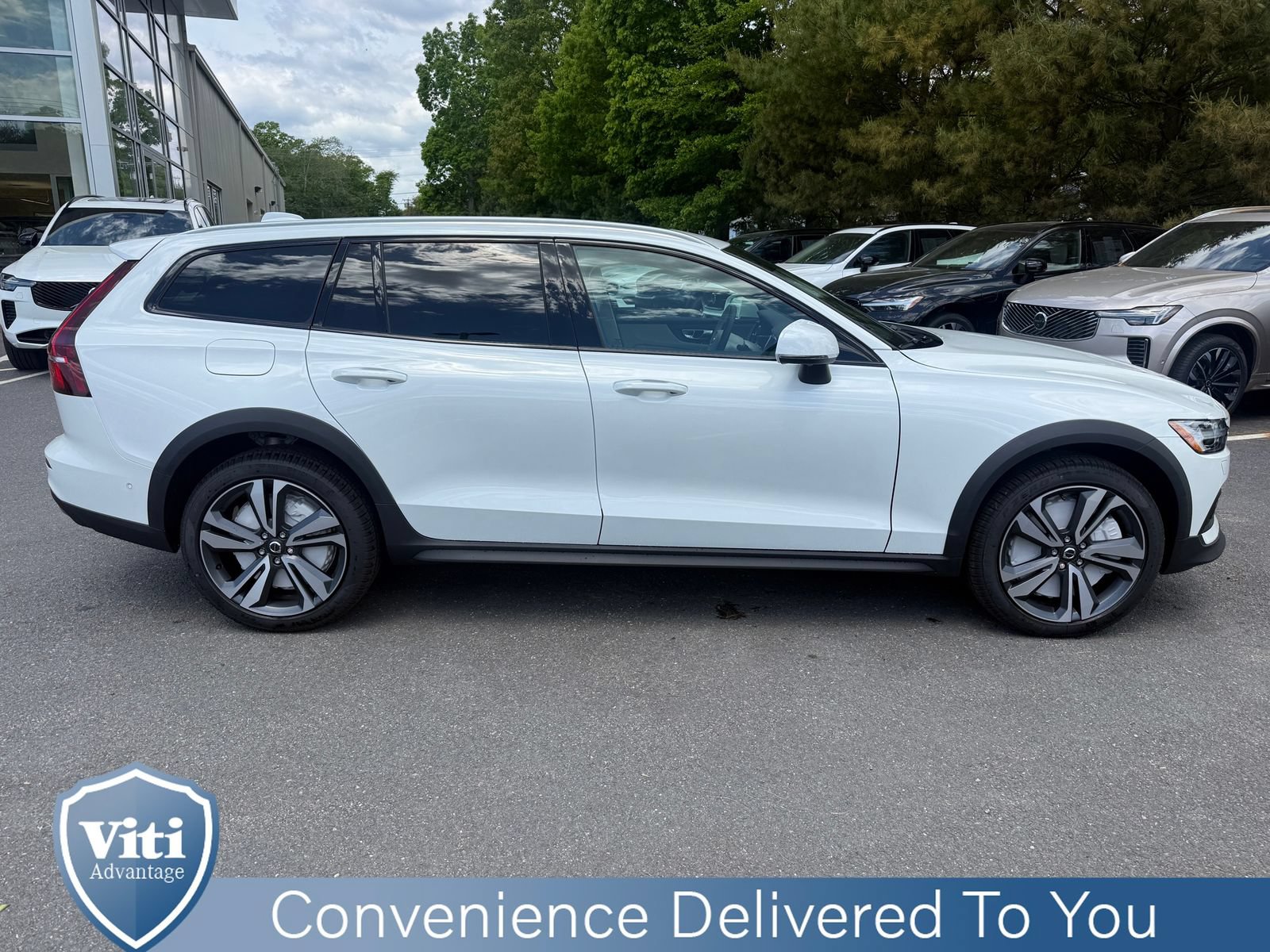 New 2026 Volvo V60 B5 Cross Country Plus w/ Protection Package Premier AWD/4WD image 9