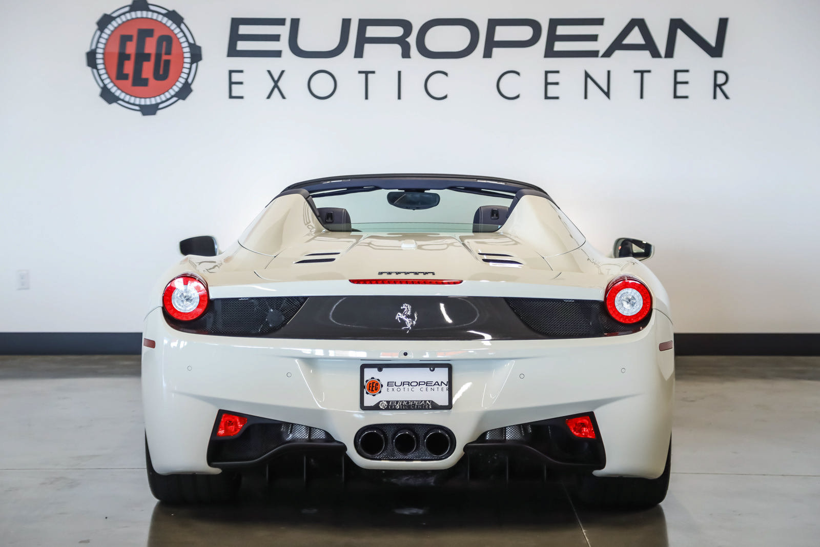 Used 2015 Ferrari 458 Spider RWD image 11