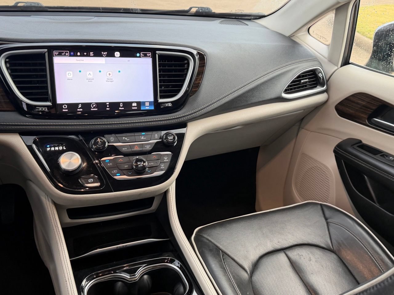 Used 2023 Chrysler Pacifica Limited FWD image 13