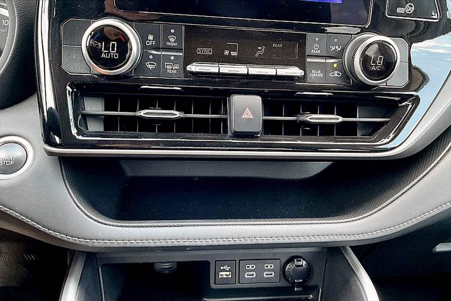 Used 2024 Toyota Highlander LE image 30