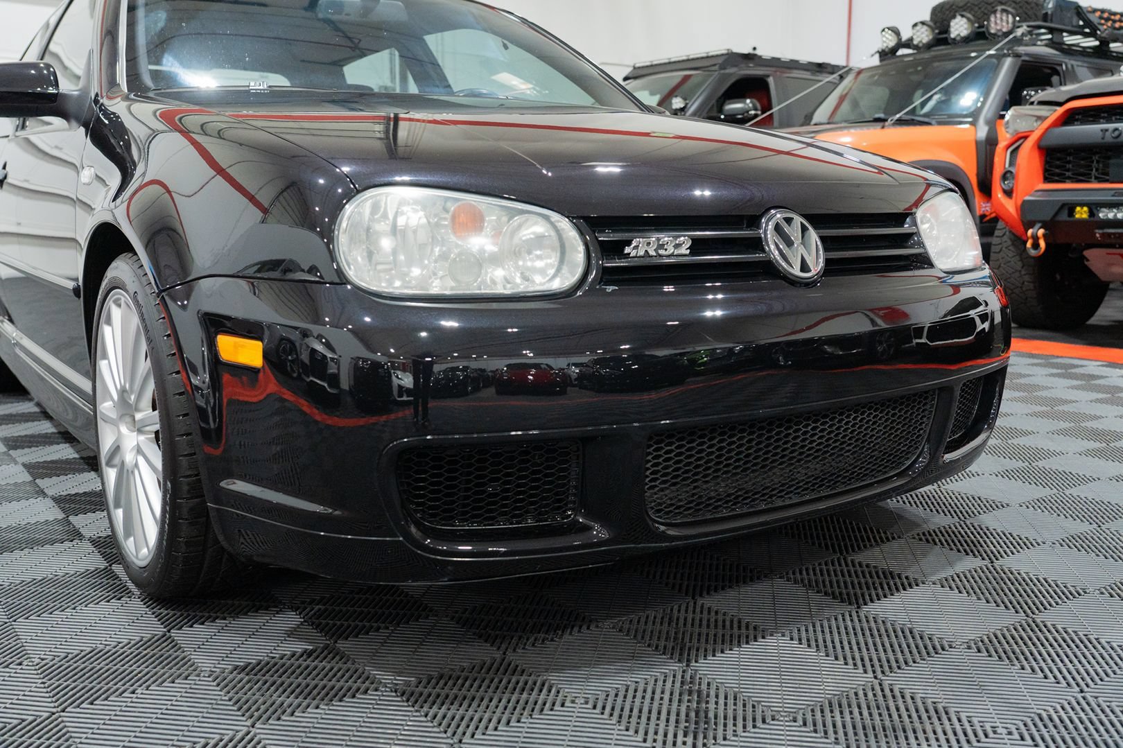 Used 2004 Volkswagen R32 AWD/4WD image 14