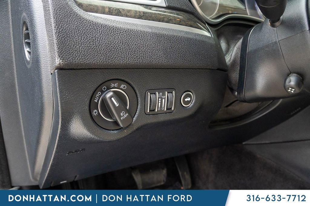 Used 2018 Chrysler 300 Limited w/ Safetytec Plus Group RWD image 19