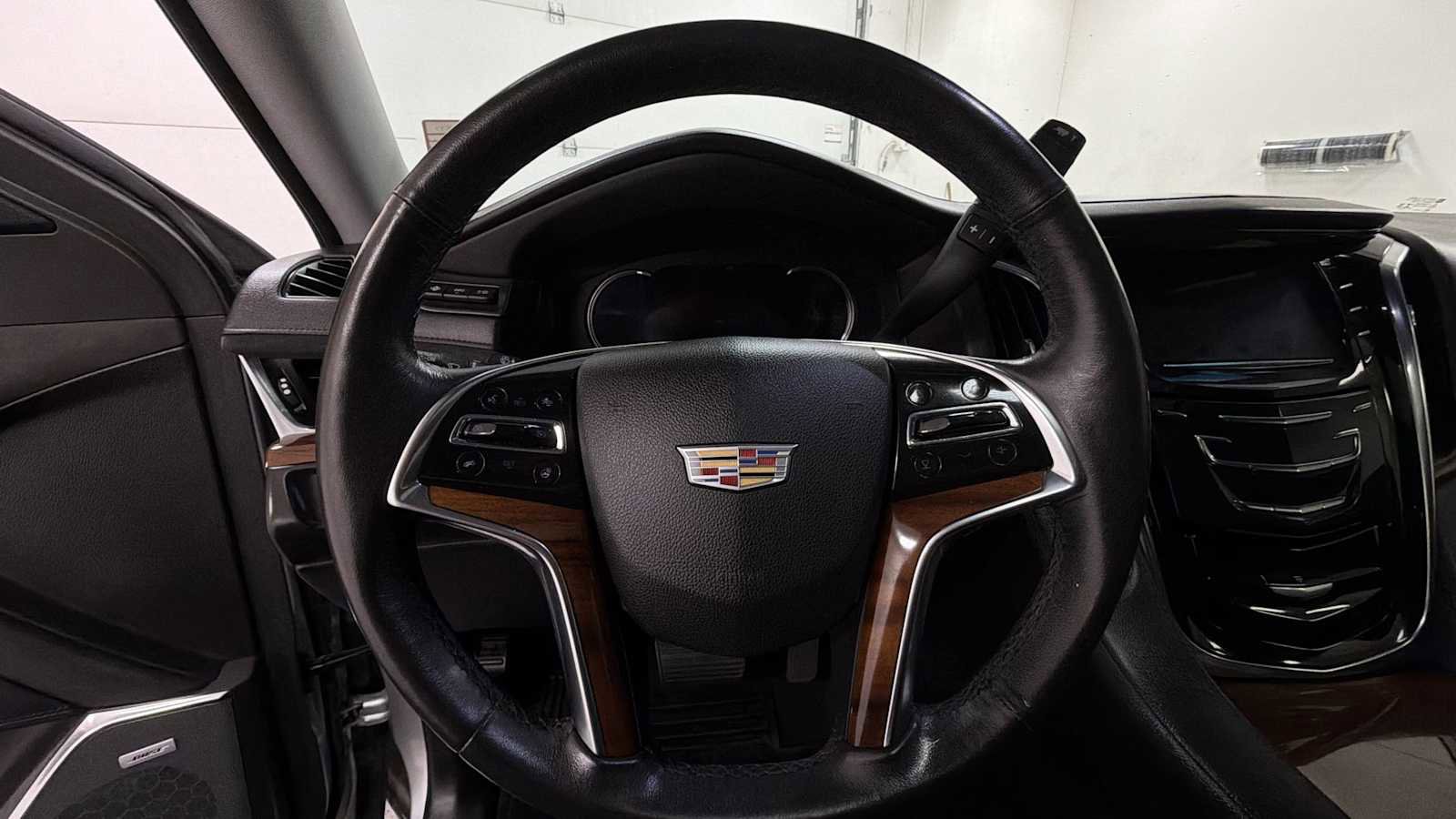 Used 2016 Cadillac Escalade Luxury AWD/4WD image 16