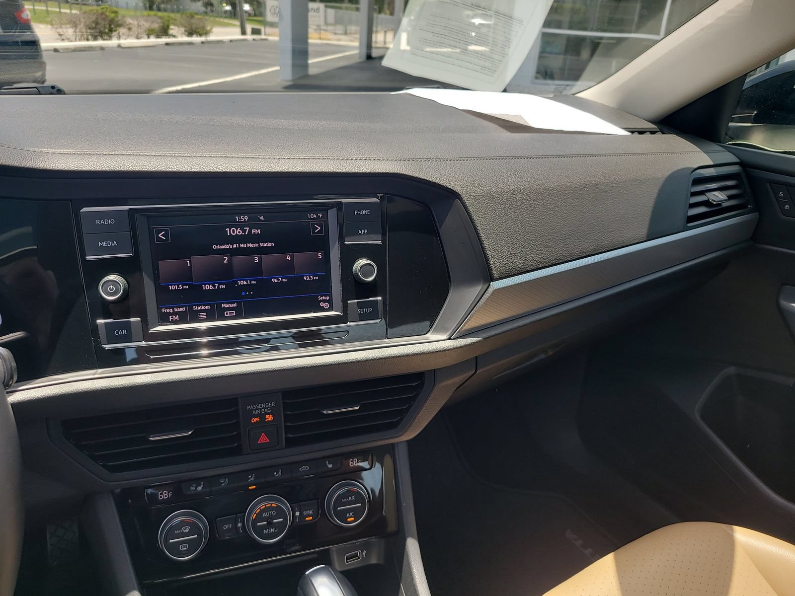 Used 2019 Volkswagen Jetta SE w/ Cold Weather Package FWD image 19